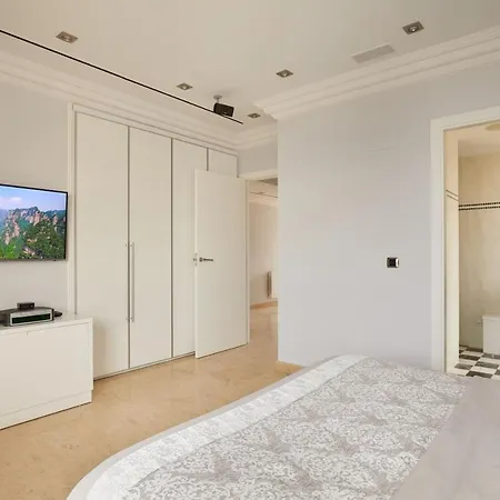 Villa Barcelona Madonna *
