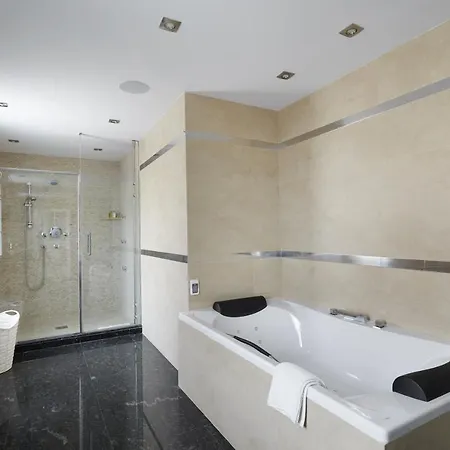 Villa Barcelona Madonna Sitges