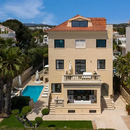 Barcelona Madonna Villa *