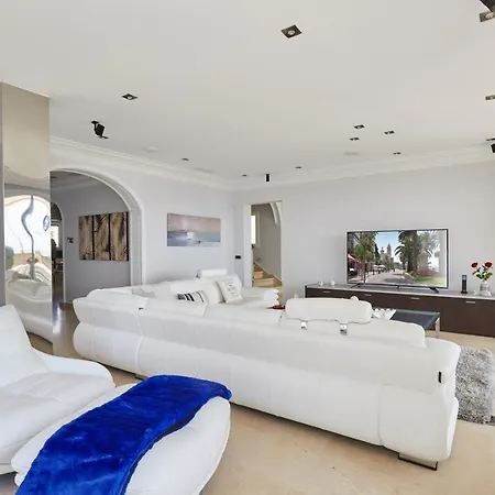 Villa Barcelona Madonna *